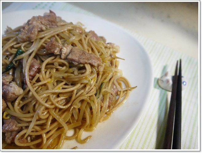 肉絲紅薏仁炒麵