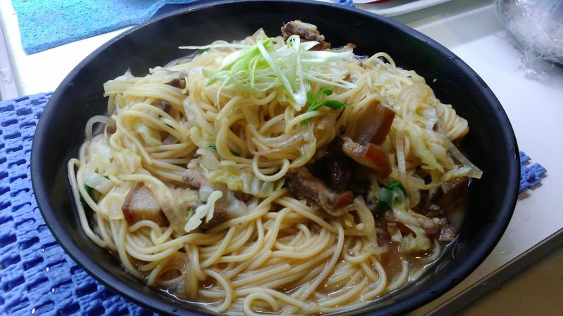 蒜苗臘肉炒麵(鰹魚風味)