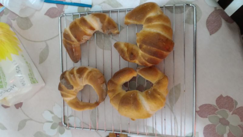 黃金牛角(無油無奶油 也可以考得很香喔)