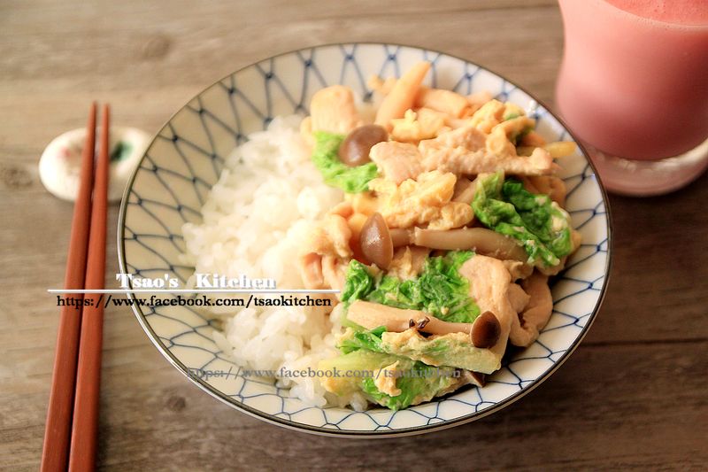 膠玉嫩雞蓋飯