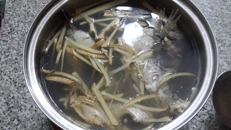 金目鱸魚蛤蠣湯