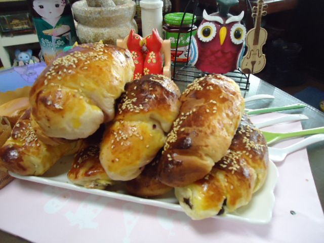 一次做四種口味~牛角麵包