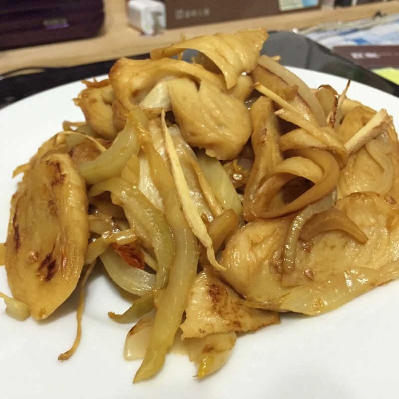 酸菜炒麵腸