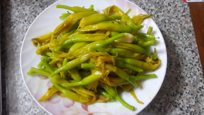 鮮炒金針花
