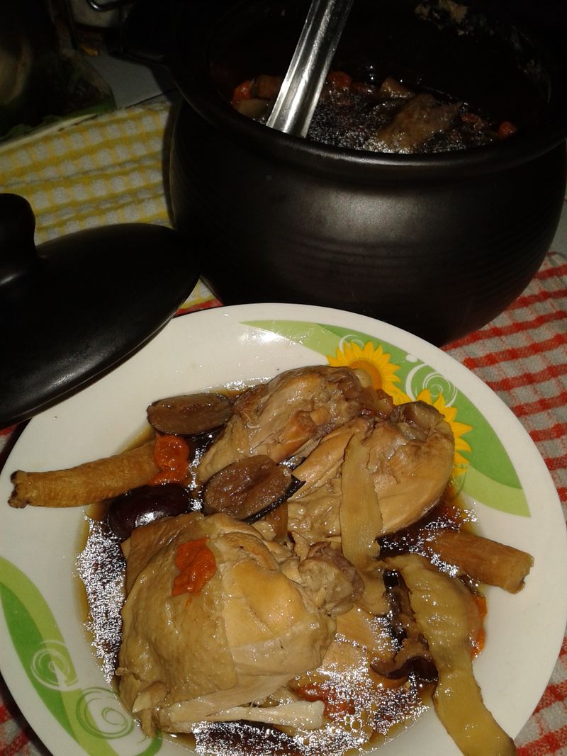 药膳焖鸡腿