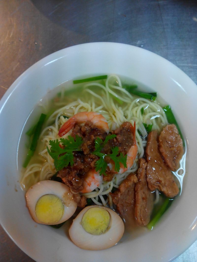 噴香肉躁担仔麵