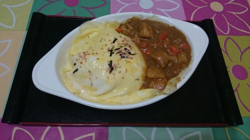 咖哩雞肉蛋包飯