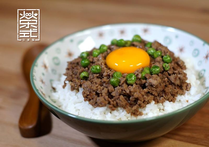 窩蛋牛肉飯