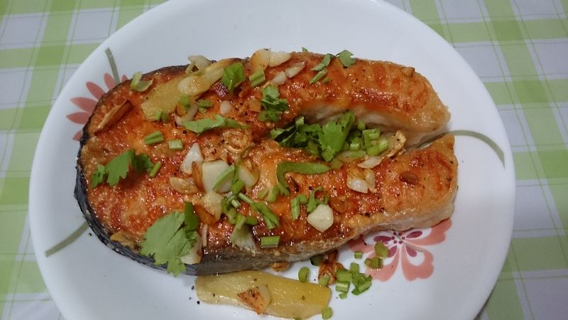參考“椒鹽鮭魚”料理