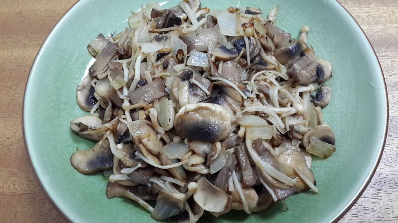 奶油洋蔥炒雙菇