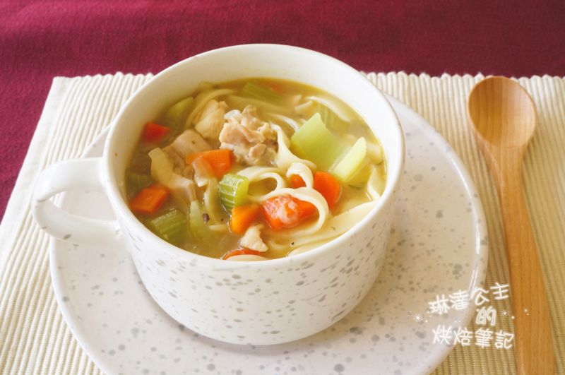 蔬菜雞湯麵