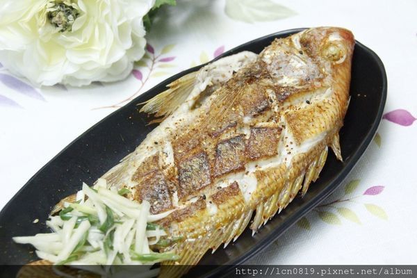 香煎尼羅河魚佐七味粉