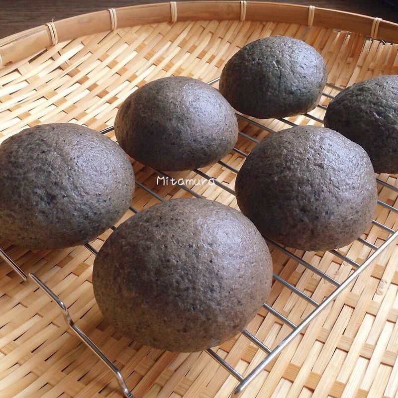 黑芝蔴饅頭