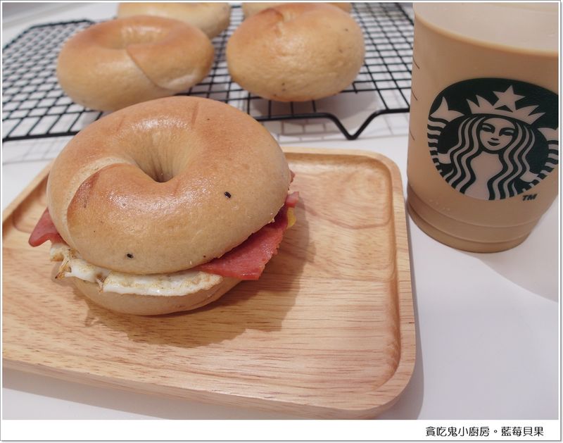 胖嘟嘟的藍莓貝果