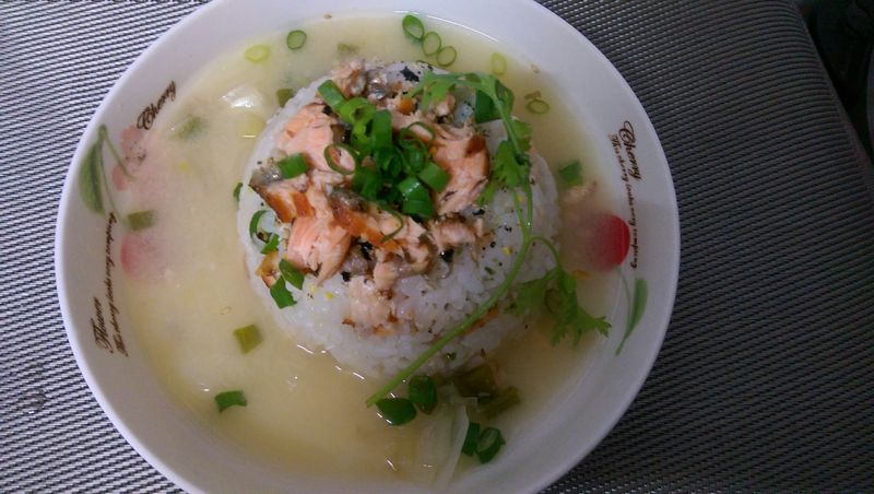かにの味噌鮭魚湯泡飯