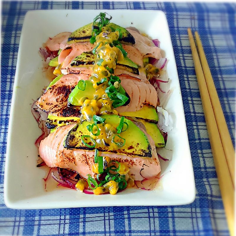 百香酪梨煙燻鮭魚燒