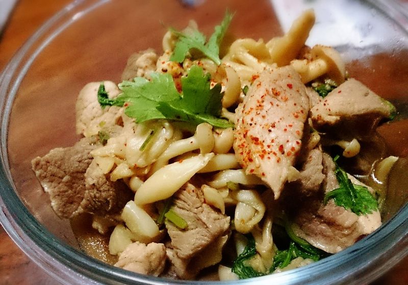 《無油料理》香菜菇菇豬