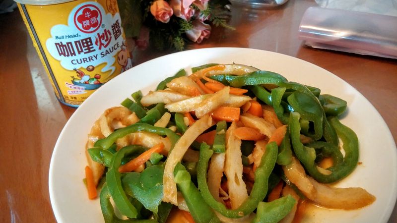 青椒炒甜不辣『牛頭牌咖哩新食代』