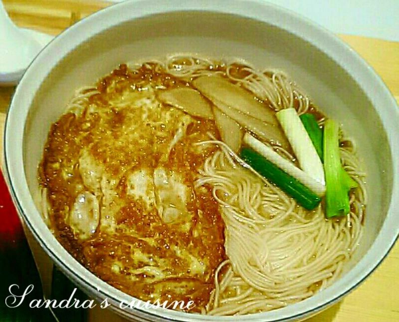 麻油雞蛋麵線