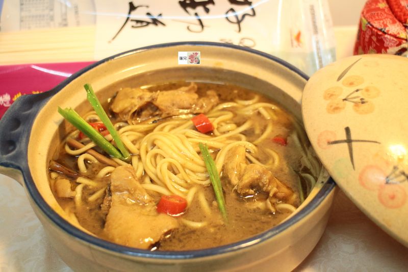 綠咖哩雞拉麵