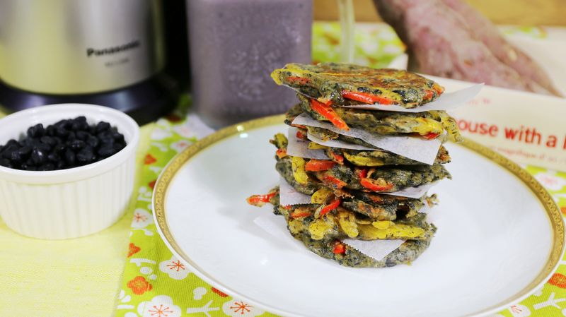 紫薯黑豆漿+甜椒豆渣煎餅-慢磨蔬果機