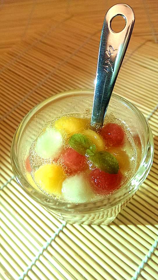 【一口果球蘇打 】