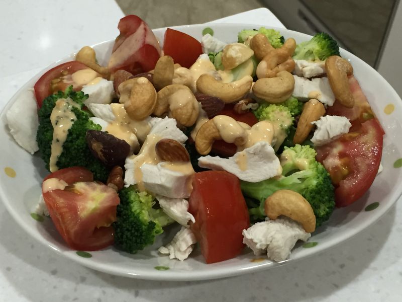[減肥食譜] 清爽俐落！堅果雞胸沙拉