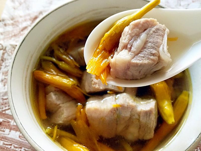 金針排骨湯