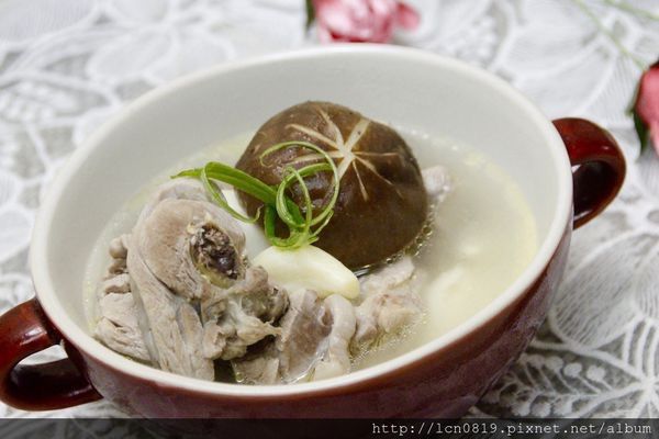 雞腿肉骨茶