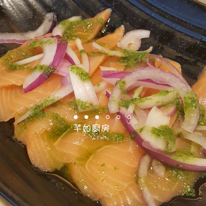 香草紅洋蔥鮭魚片