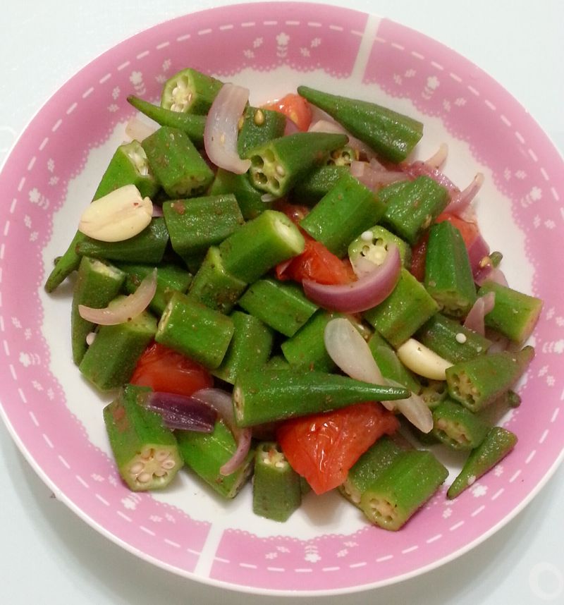 蕃茄炒秋葵
