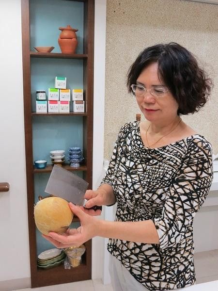 教你如何剖開椰子 吃椰子肉 喝椰子水