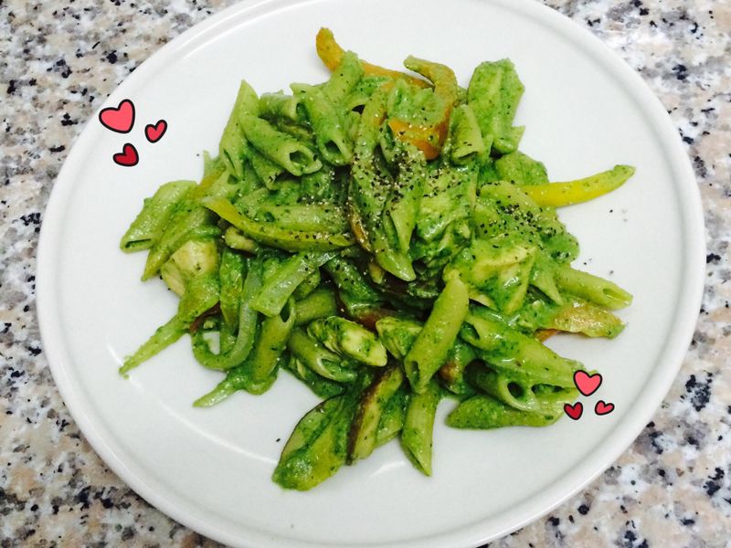 雞肉青醬義大利麵