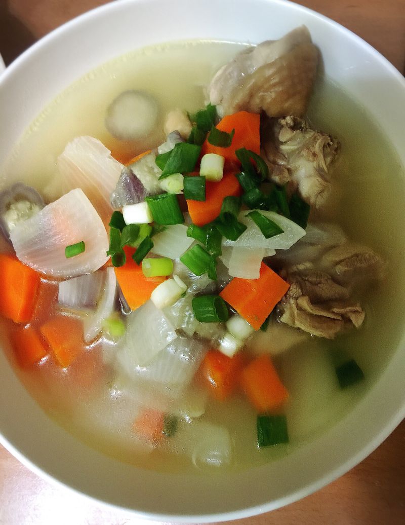 洋蔥蘿蔔嫩雞湯