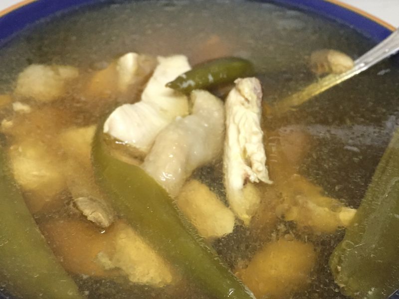 剝皮辣椒雞湯
