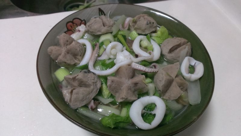 貢丸花枝米粉湯