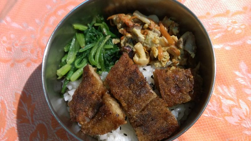 (蛋素) 乾煎麵腸排便當