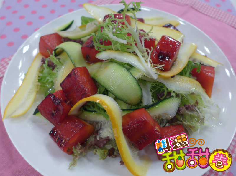 料理甜甜圈【瓜瓜料理】焦糖西瓜沙拉