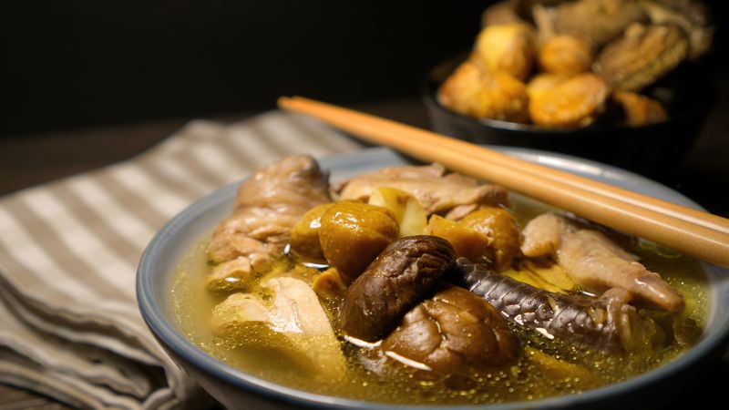 立冬 : 栗子香菇雞湯