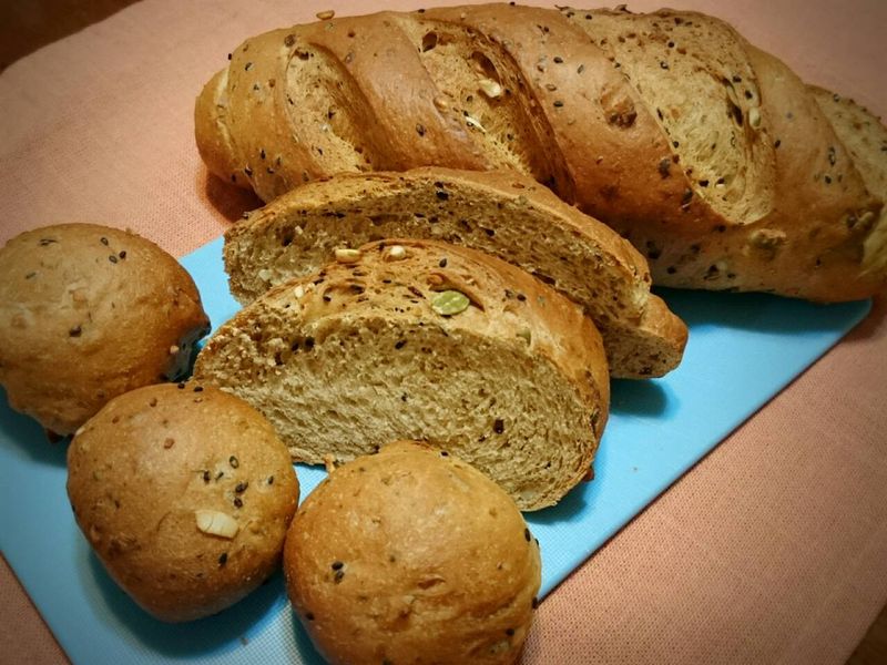 全麥黑糖雜糧麵包
