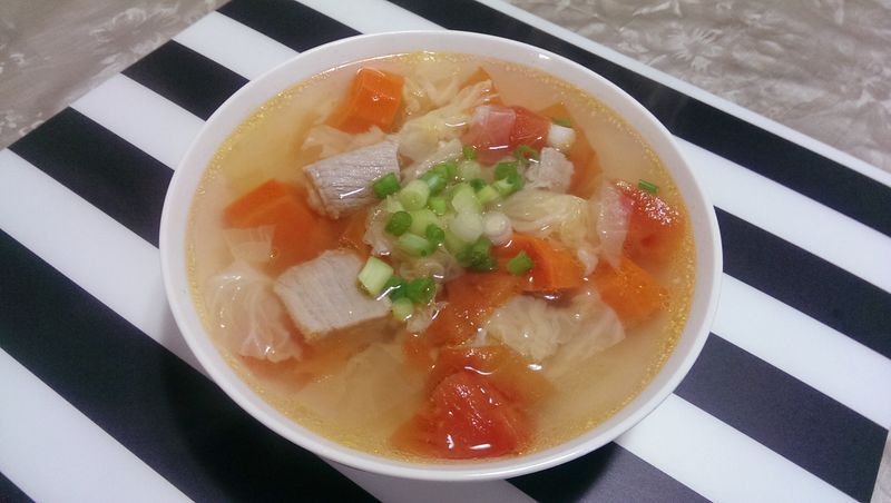 番茄蔬菜排骨湯