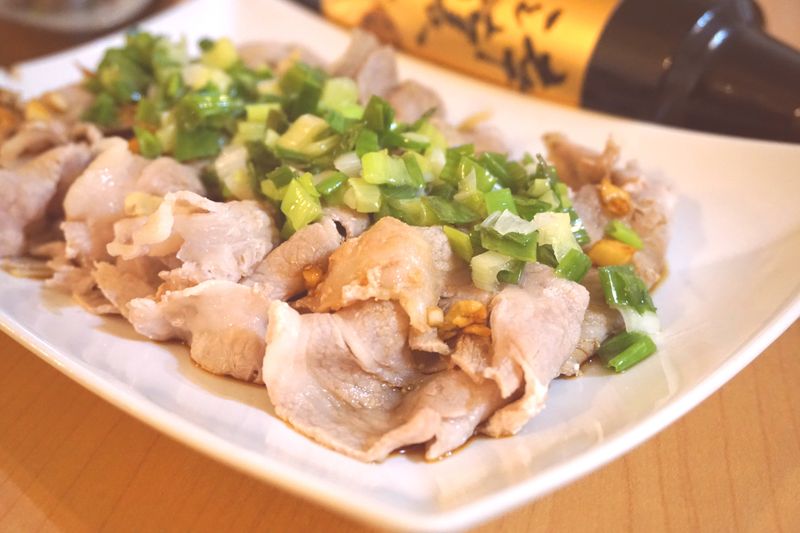 蔥油淋梅花豬《淬釀真心食堂》