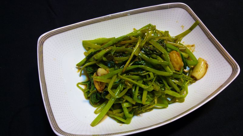 簡易沙茶炒空心菜 - (•ө•)♡