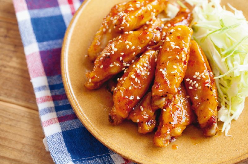 東販小食堂:日日元氣飯糰 辣炒雞翅中段