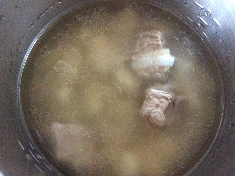 蒜頭排骨湯（電鍋版）