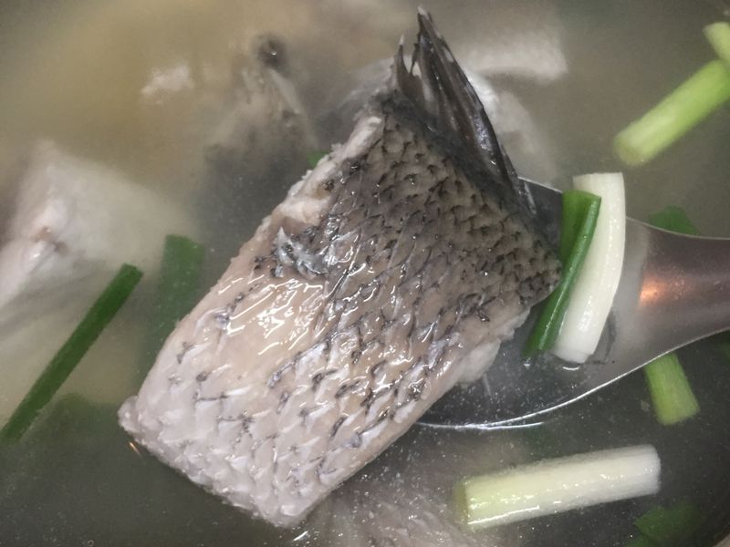 新鮮鱸魚湯