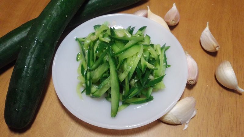 溫麻油蒜末黃瓜絲