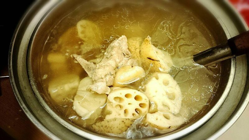 松香豬龍骨蓮藕湯