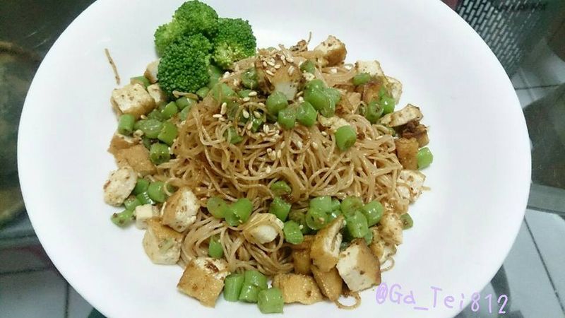 【平底鍋料理】No.5─芝麻兩丁炒麵。