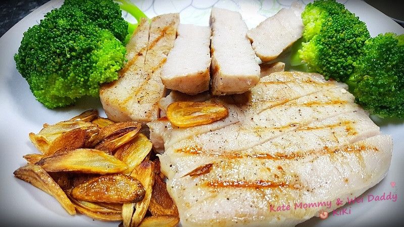 香煎豬排佐蒜片